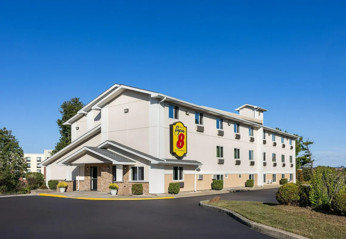 Super 8 by Wyndham Latham/Albany Airport hotel hero