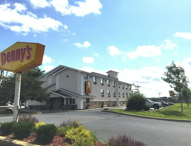 Super 8 by Wyndham Latham/Albany Airport hotel detail image 1