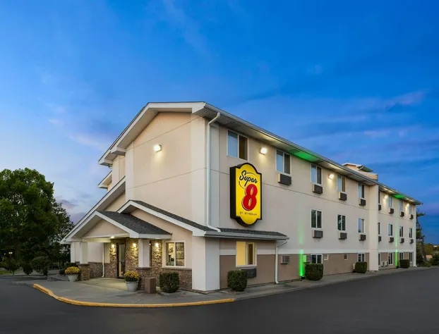 Super 8 by Wyndham Latham/Albany Airport hotel detail image 2