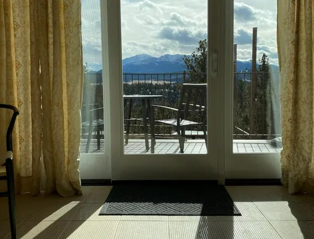 Pikes Peak Paradise Bed and Breakfast hotel detail image 2