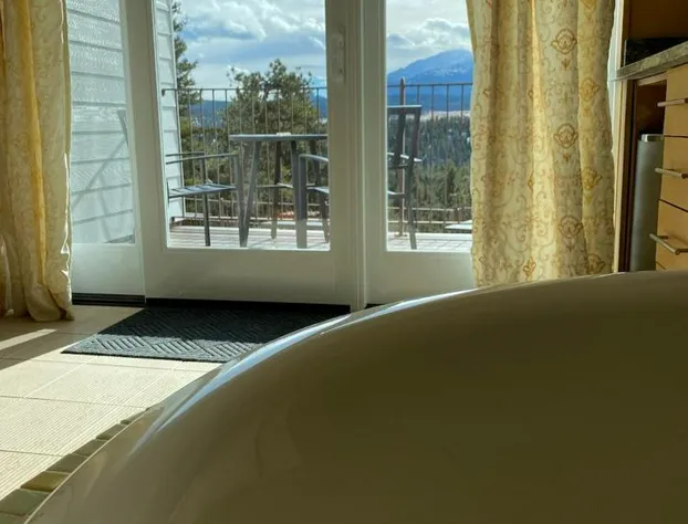 Pikes Peak Paradise Bed and Breakfast hotel detail image 3