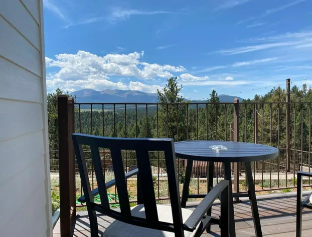 Pikes Peak Paradise Bed and Breakfast hotel detail image 4