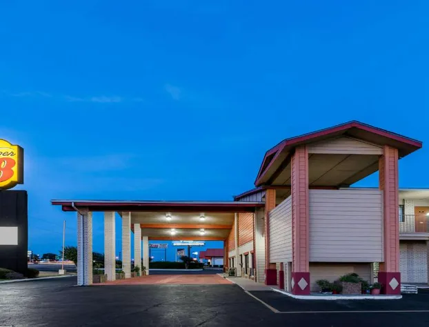 Super 8 by Wyndham Waco/Mall area TX hotel detail image 1