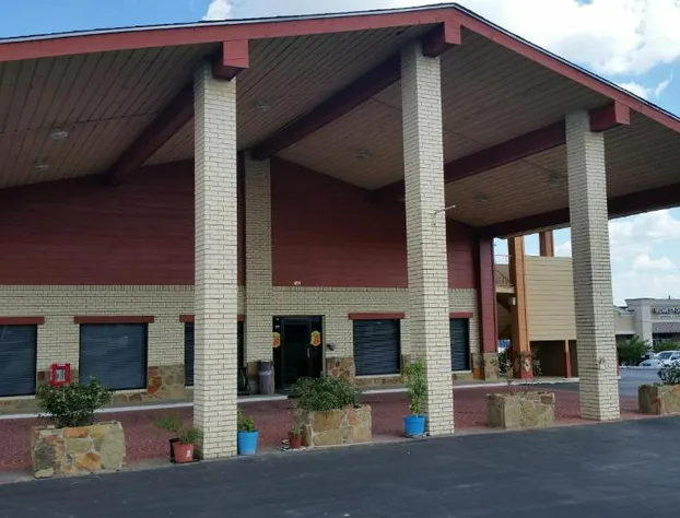 Super 8 by Wyndham Waco/Mall area TX hotel detail image 3