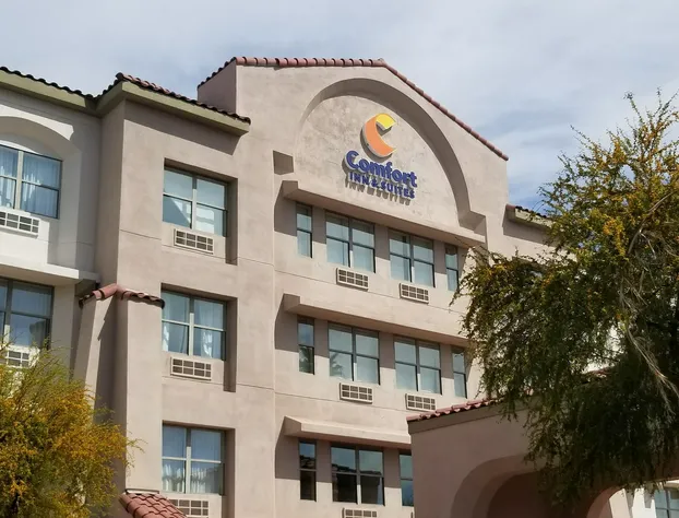 Comfort Inn & Suites Tempe Phoenix Sky Harbor Airport hotel detail image 1