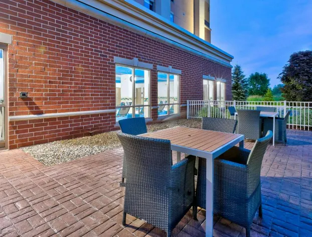 Hampton Inn & Suites Flint/Grand Blanc hotel detail image 3