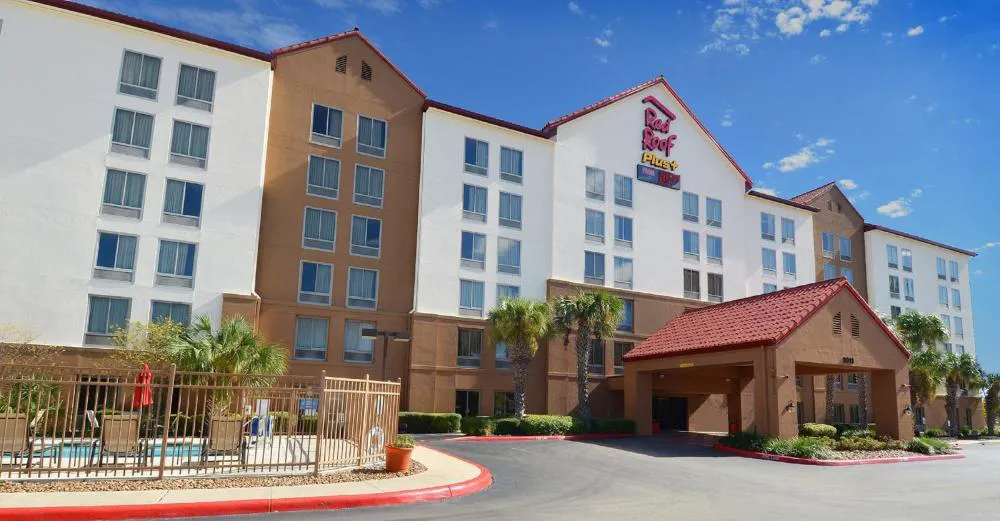Red Roof Inn PLUS+ San Antonio Downtown - Riverwalk hotel hero