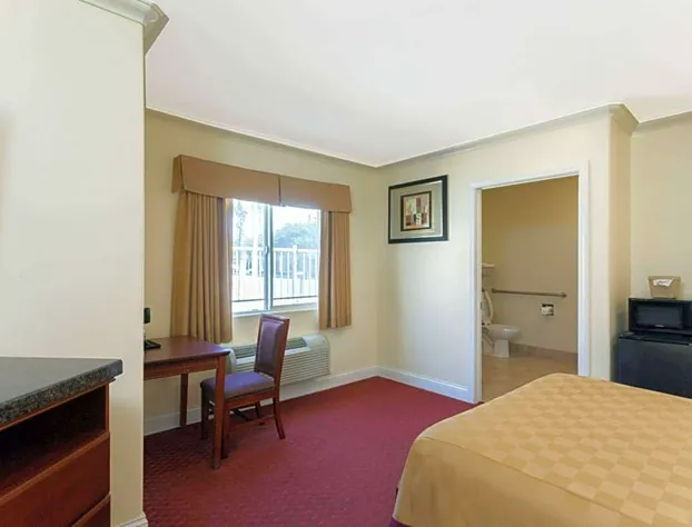 Travelodge by Wyndham Brea hotel detail image 3