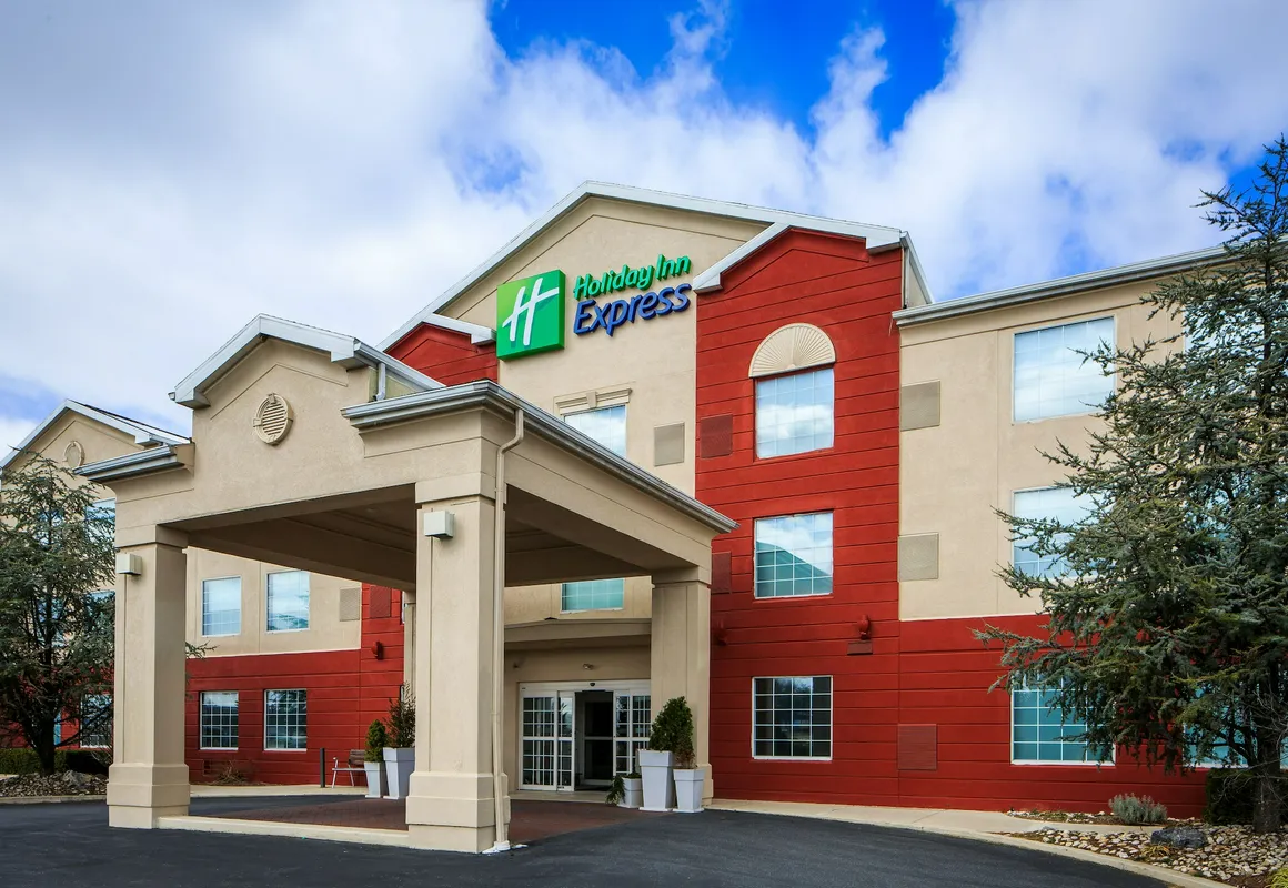 Holiday Inn Express & Suites Reading by IHG hotel hero