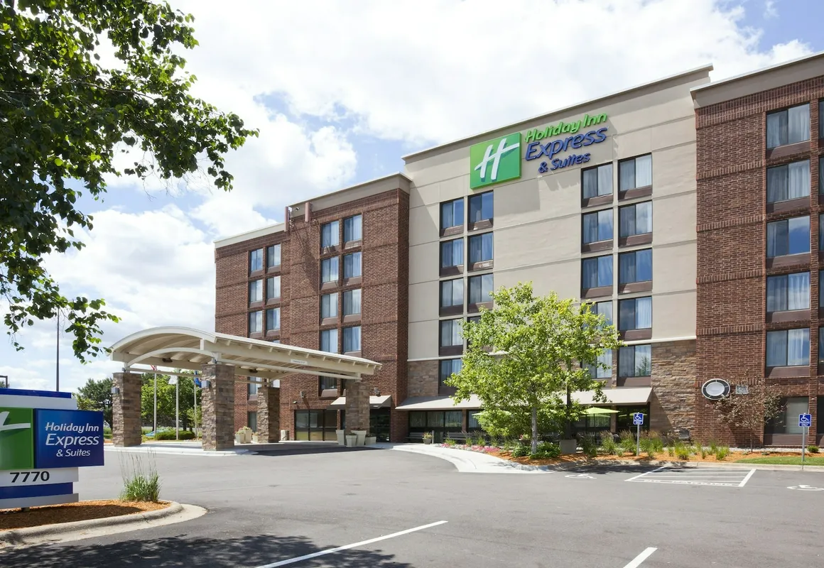 Holiday Inn Express & Suites Bloomington - MPLS Arpt Area W by IHG hotel hero
