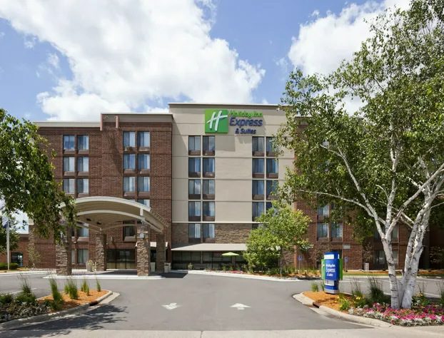 Holiday Inn Express & Suites Bloomington - MPLS Arpt Area W by IHG hotel detail image 1