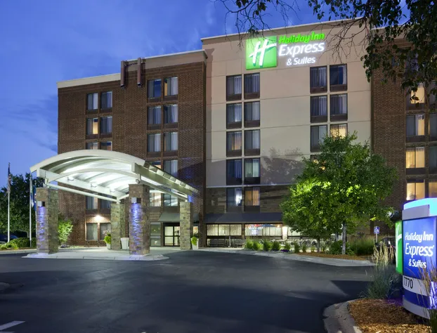 Holiday Inn Express & Suites Bloomington - MPLS Arpt Area W by IHG hotel detail image 2