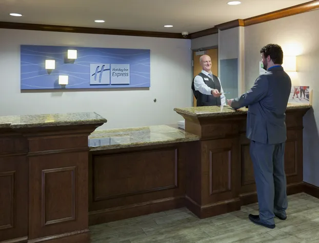 Holiday Inn Express & Suites Bloomington - MPLS Arpt Area W by IHG hotel detail image 4