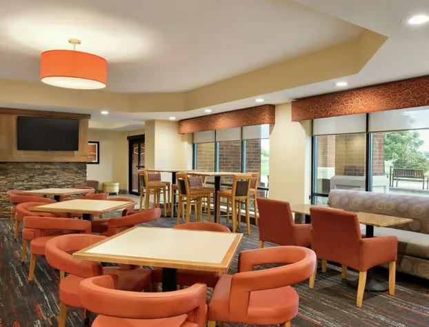 Hampton Inn West Des Moines Lake Drive hotel detail image 3