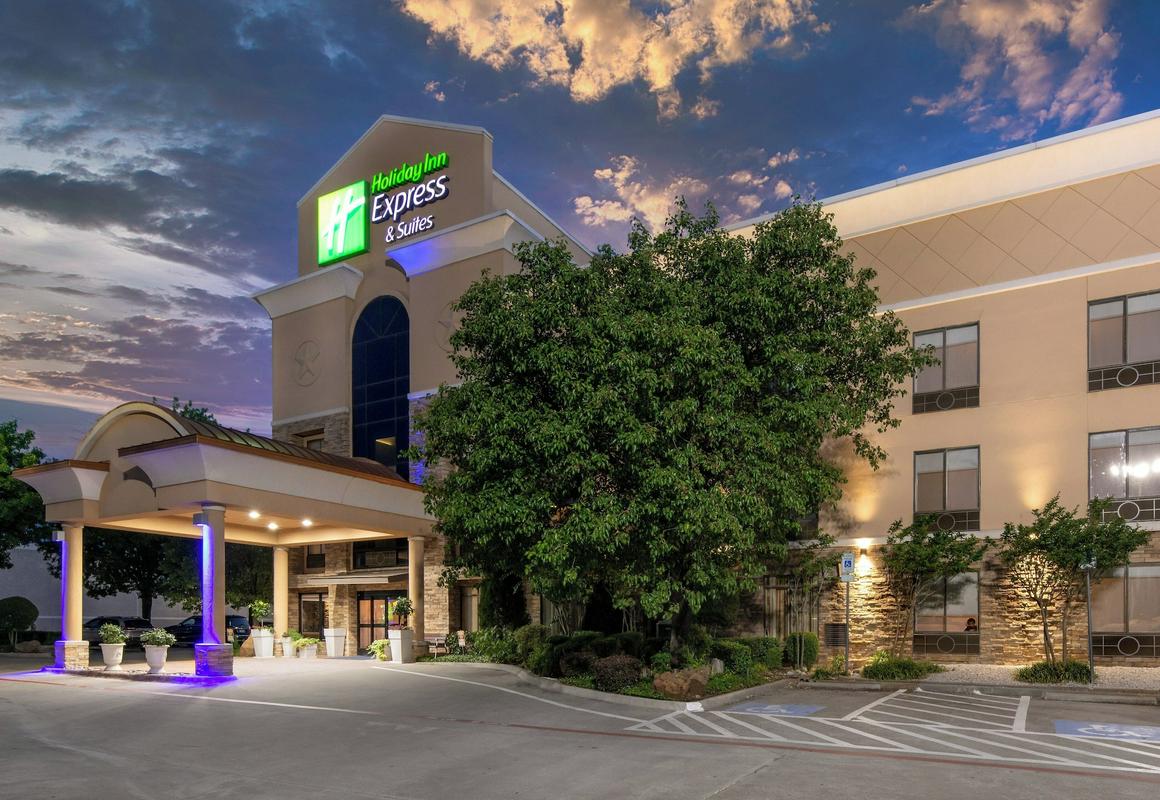 Holiday Inn Express Arlington by IHG hotel hero