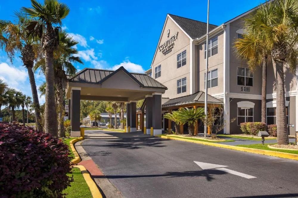 Country Inn & Suites by Radisson, Hinesville, GA hotel hero