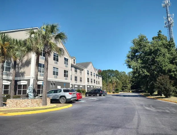 Country Inn & Suites by Radisson, Hinesville, GA hotel detail image 1