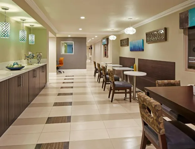 Eden Roc Inn & Suites hotel detail image 4