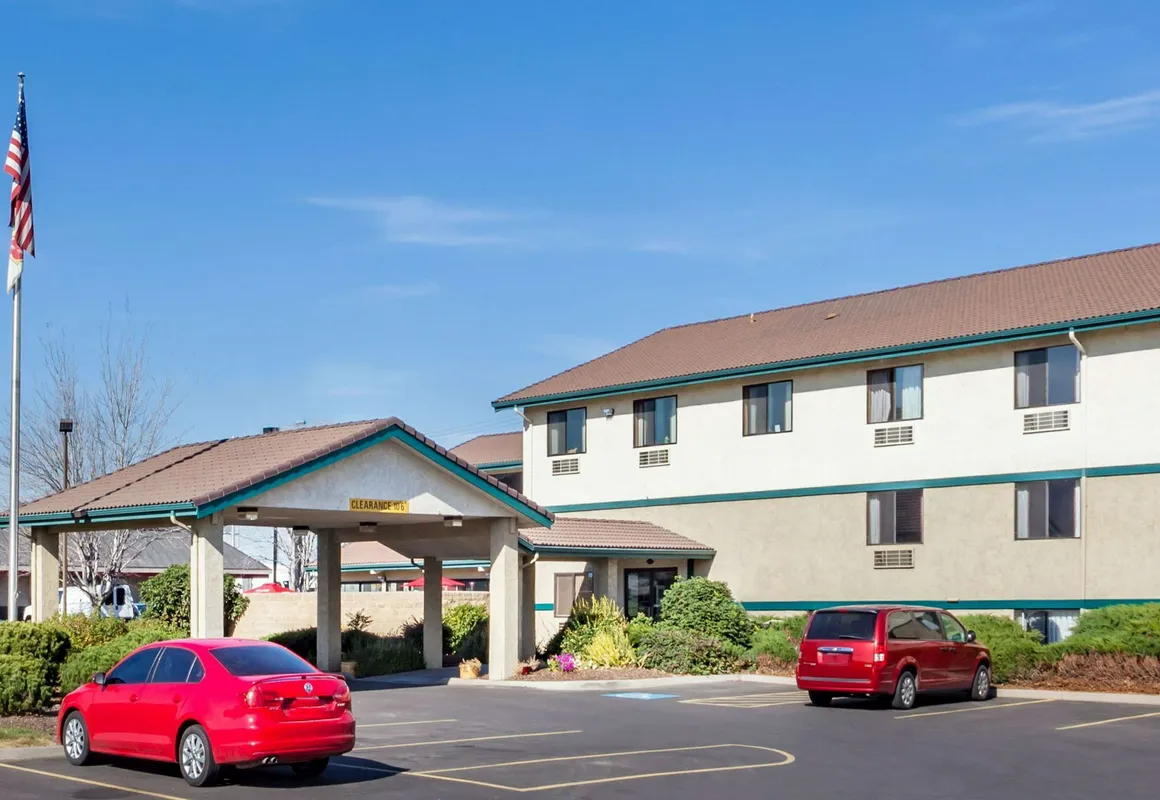 Super 8 by Wyndham Union Gap Yakima Area hotel hero