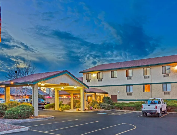 Super 8 by Wyndham Union Gap Yakima Area hotel detail image 1