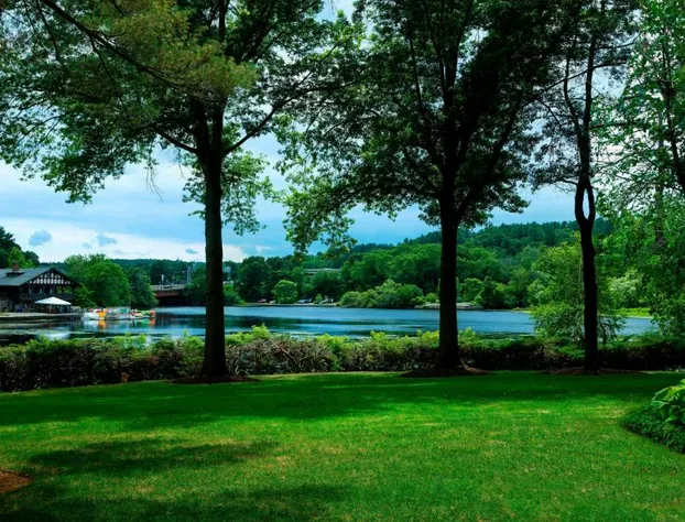 Boston Marriott Newton hotel detail image 3