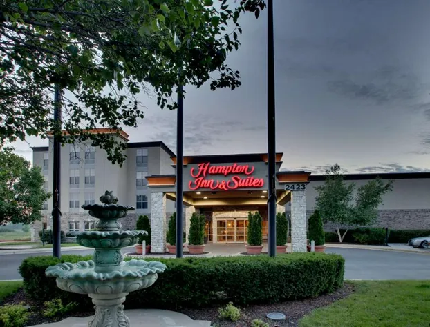Hampton Inn & Suites Chicago/Aurora hotel detail image 2