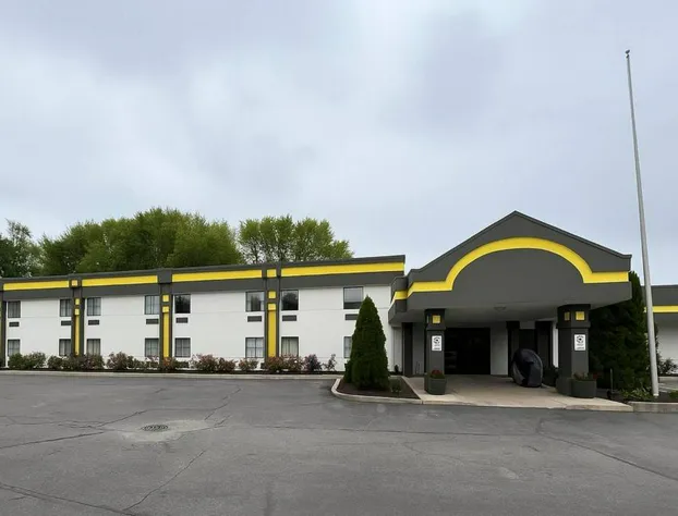 Super 8 by Wyndham Logansport hotel detail image 1