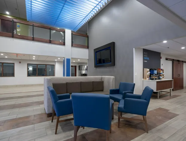 Holiday Inn Express Minneapolis/Coon Rapids/Blaine by IHG hotel detail image 3