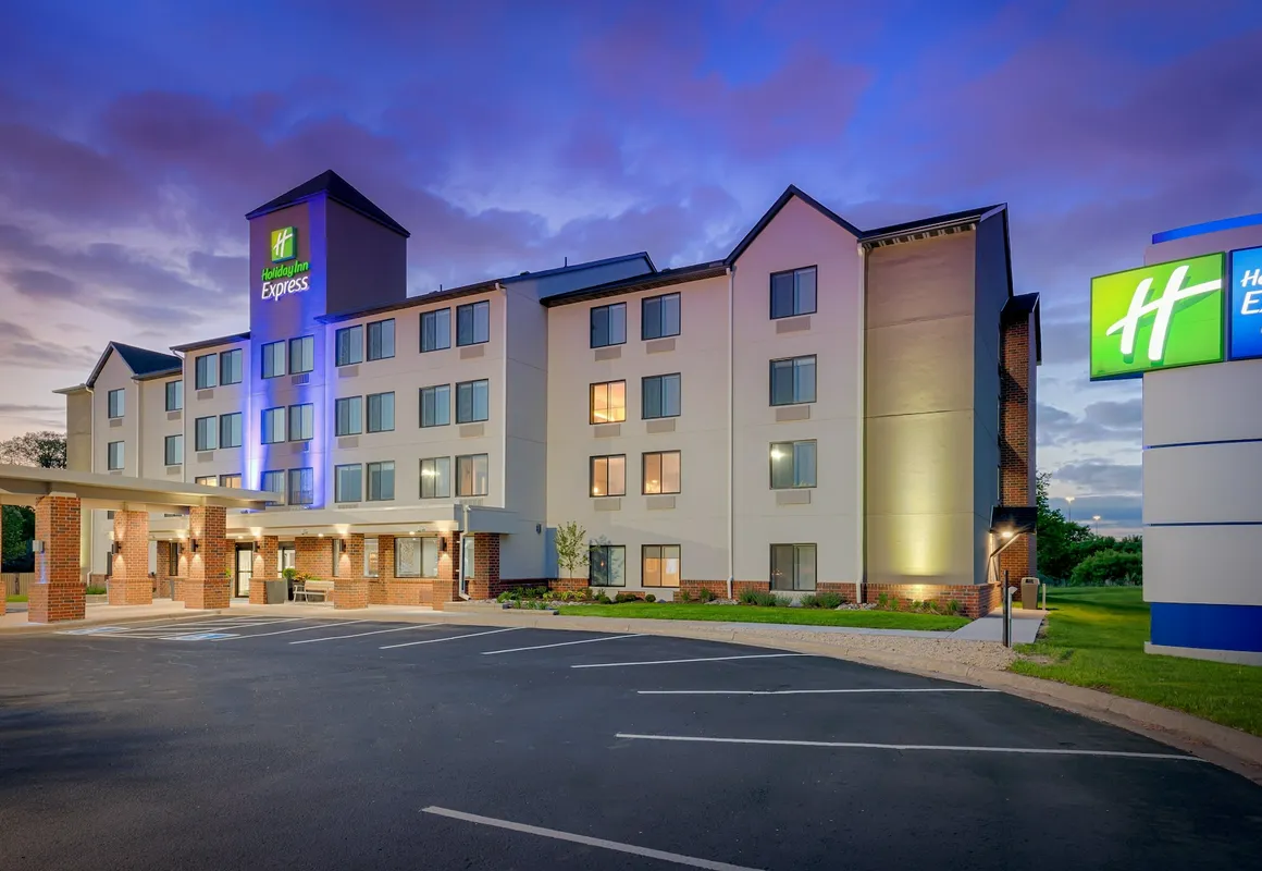 Holiday Inn Express Minneapolis/Coon Rapids/Blaine by IHG hotel hero