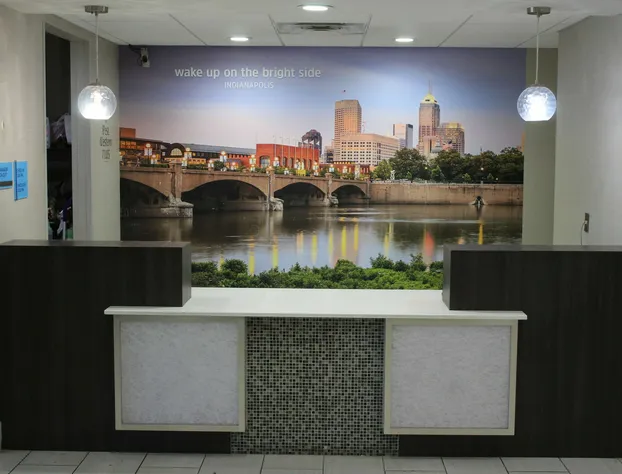 La Quinta Inn & Suites by Wyndham Indianapolis Downtown hotel detail image 1