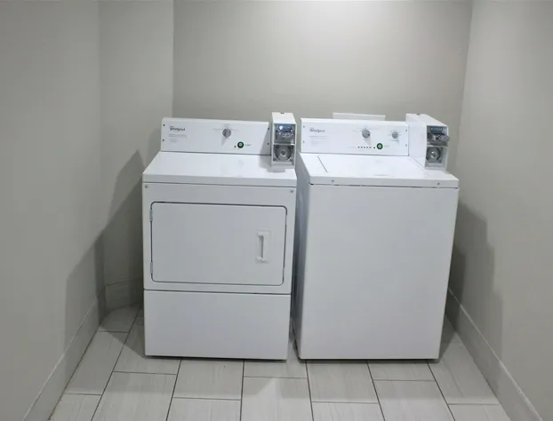 La Quinta Inn & Suites by Wyndham Indianapolis Downtown hotel detail image 4