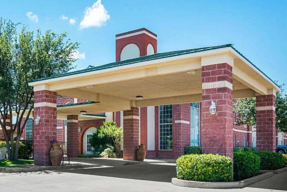 Quality Suites Lubbock Southwest hotel hero