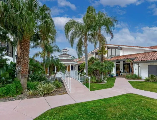 DoubleTree by Hilton Hotel Bakersfield hotel detail image 1