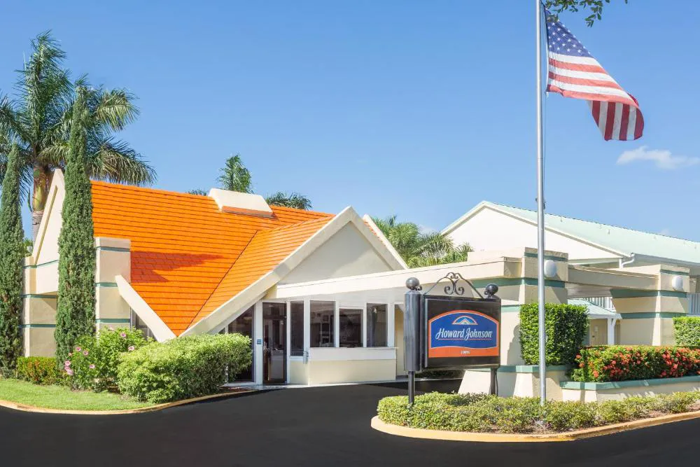 Howard Johnson by Wyndham Vero Beach / Downtown hotel hero