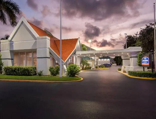 Howard Johnson by Wyndham Vero Beach / Downtown hotel detail image 1