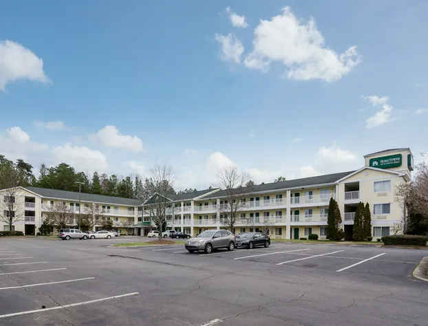 HomeTowne Studios by Red Roof Winston-Salem - University Pkwy hotel detail image 2