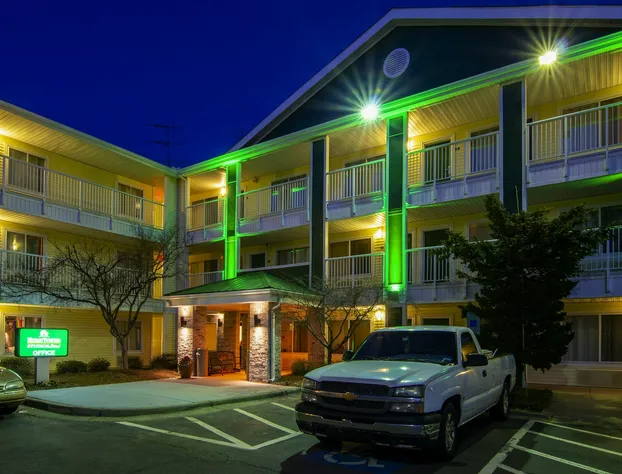 HomeTowne Studios by Red Roof Winston-Salem - University Pkwy hotel detail image 3