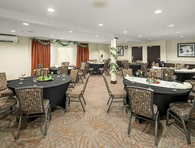 Hampton Inn & Suites Seattle-North/Lynnwood hotel detail image 2