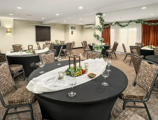 Hampton Inn & Suites Seattle-North/Lynnwood hotel detail image 1