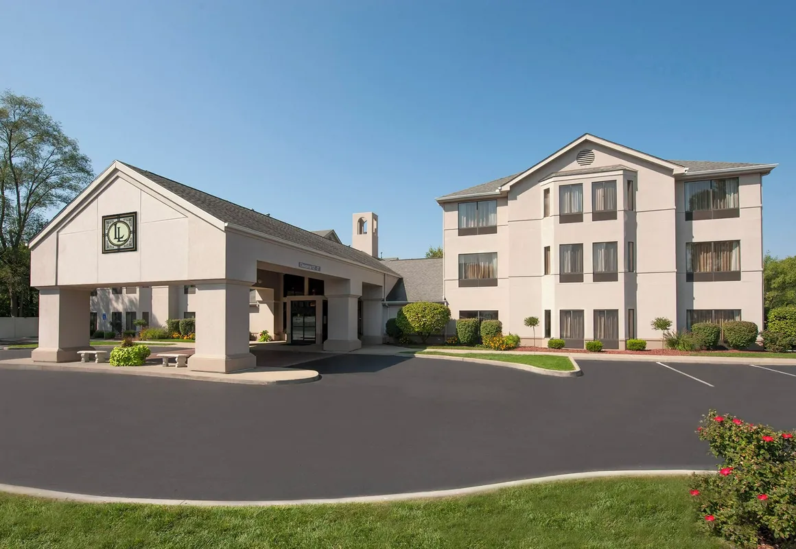 Larkspur Landing South Bend hotel hero