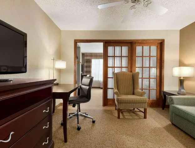 Country Inn & Suites by Radisson, West Bend, WI hotel detail image 4