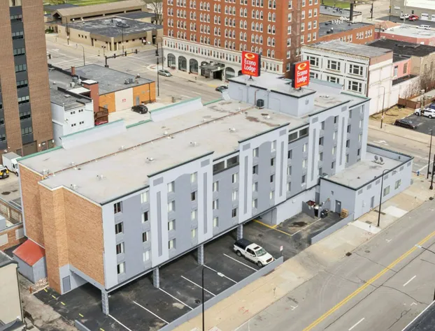 Econo Lodge Inn & Suites hotel detail image 1