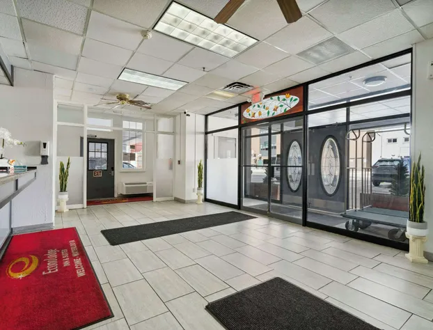 Econo Lodge Inn & Suites hotel detail image 2