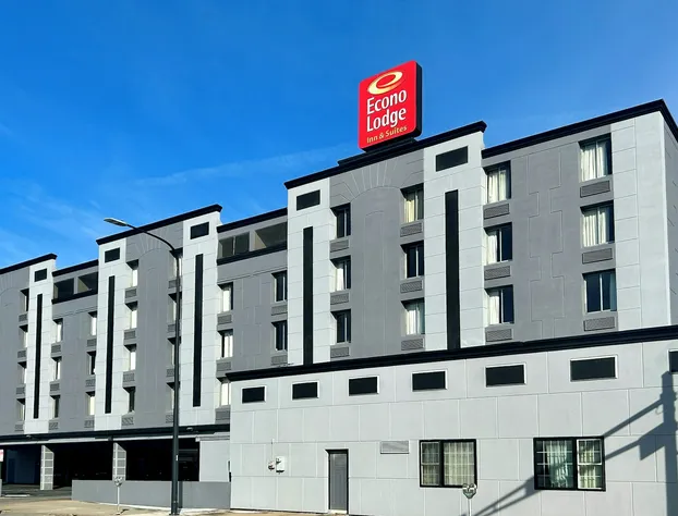 Econo Lodge Inn & Suites Waterloo Downtown hotel detail image 3