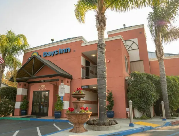 Days Inn by Wyndham Concord hotel detail image 3