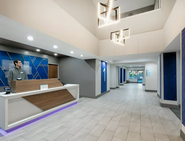 Holiday Inn Express & Suites Dallas Park Central Northeast by IHG hotel detail image 3