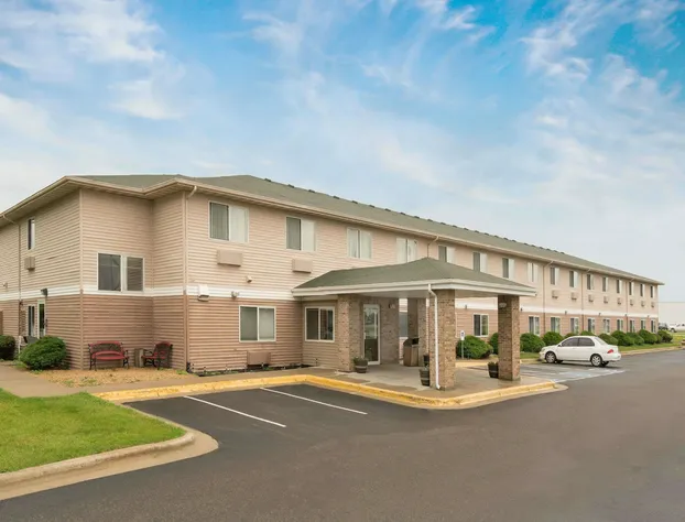 Quality Inn & Suites hotel detail image 1