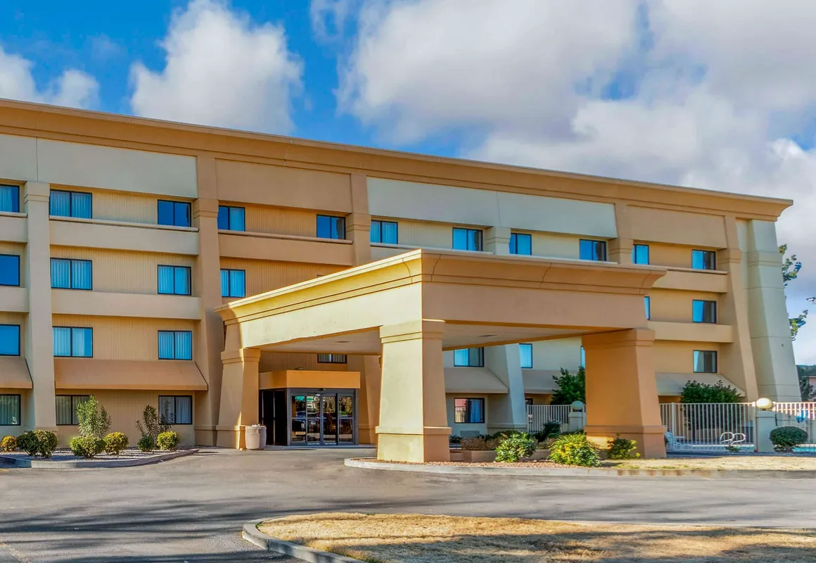La Quinta Inn & Suites by Wyndham Las Cruces Organ Mountain hotel hero