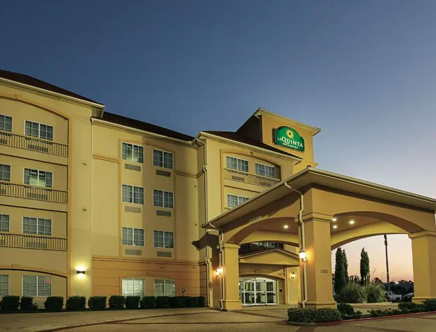 La Quinta Inn & Suites by Wyndham Dallas - Hutchins hotel detail image 1