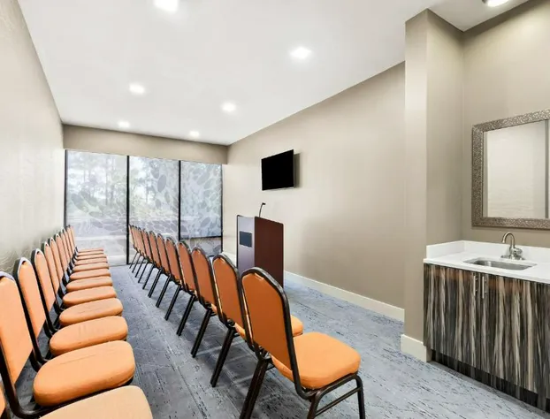 Holiday Inn Express Atlanta Nw - Galleria Area hotel detail image 2